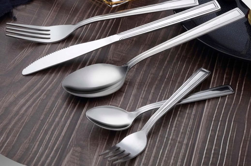 Hunnycook 40 Piece Silverware Set