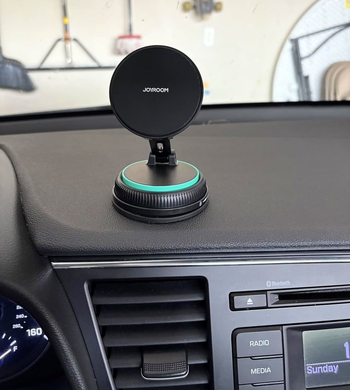joyroom suction charger