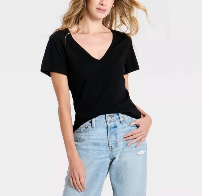 Universal Thread Women's Short Sleeve Iconic V Neck T Shirt