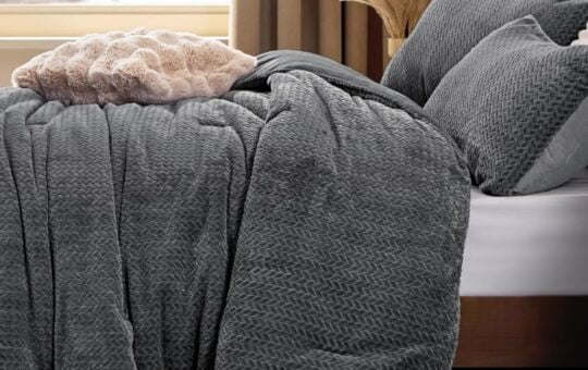 ChiXpace Flannel Fleece Queen Comforter Set