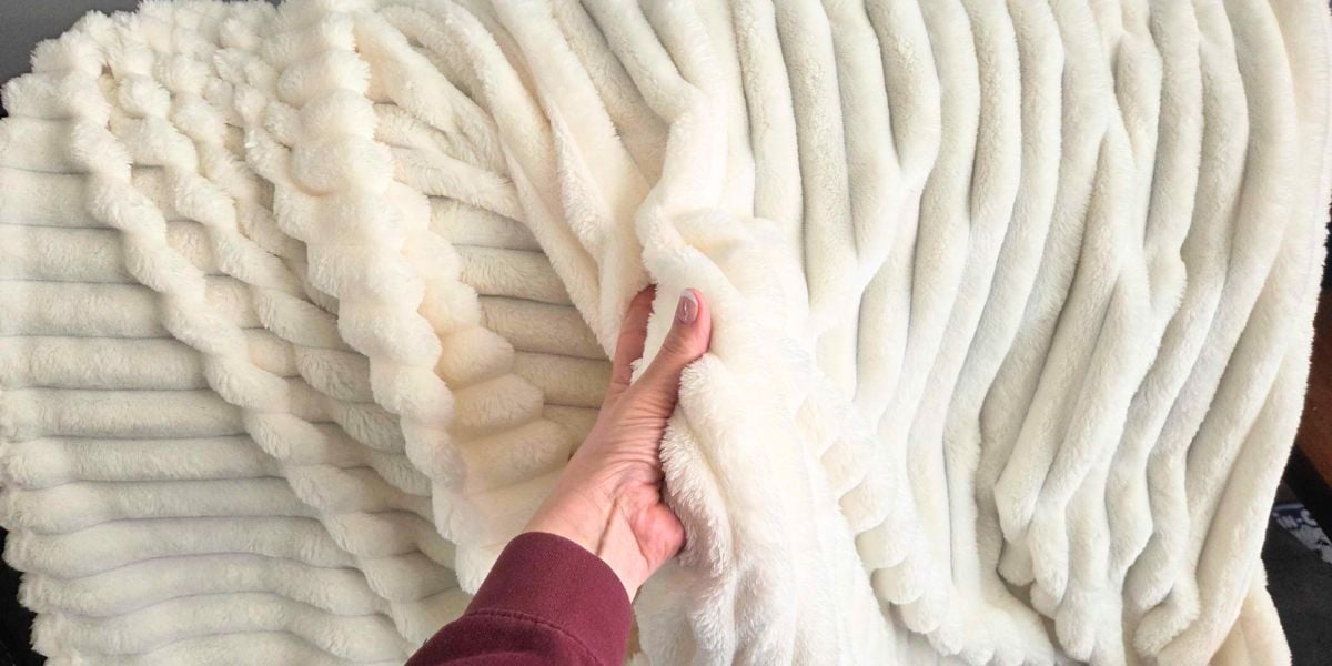 BEDELITE Fleece Throw Blanket (2)