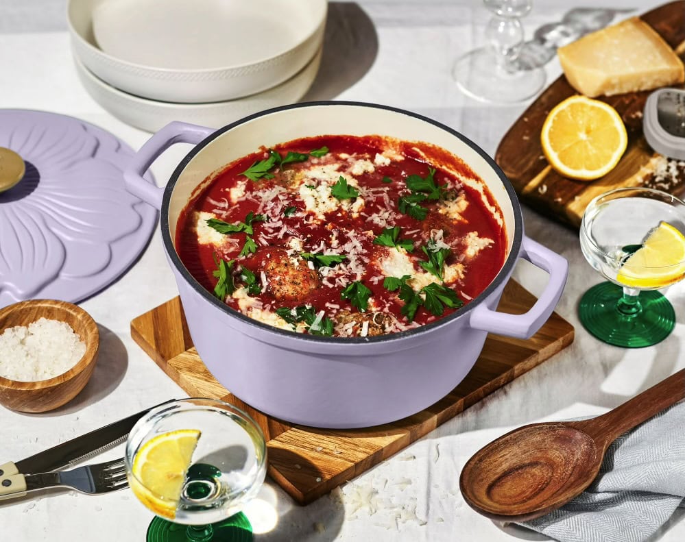 Beautiful 4 Quart Enameled Cast Iron Round Dutch Oven