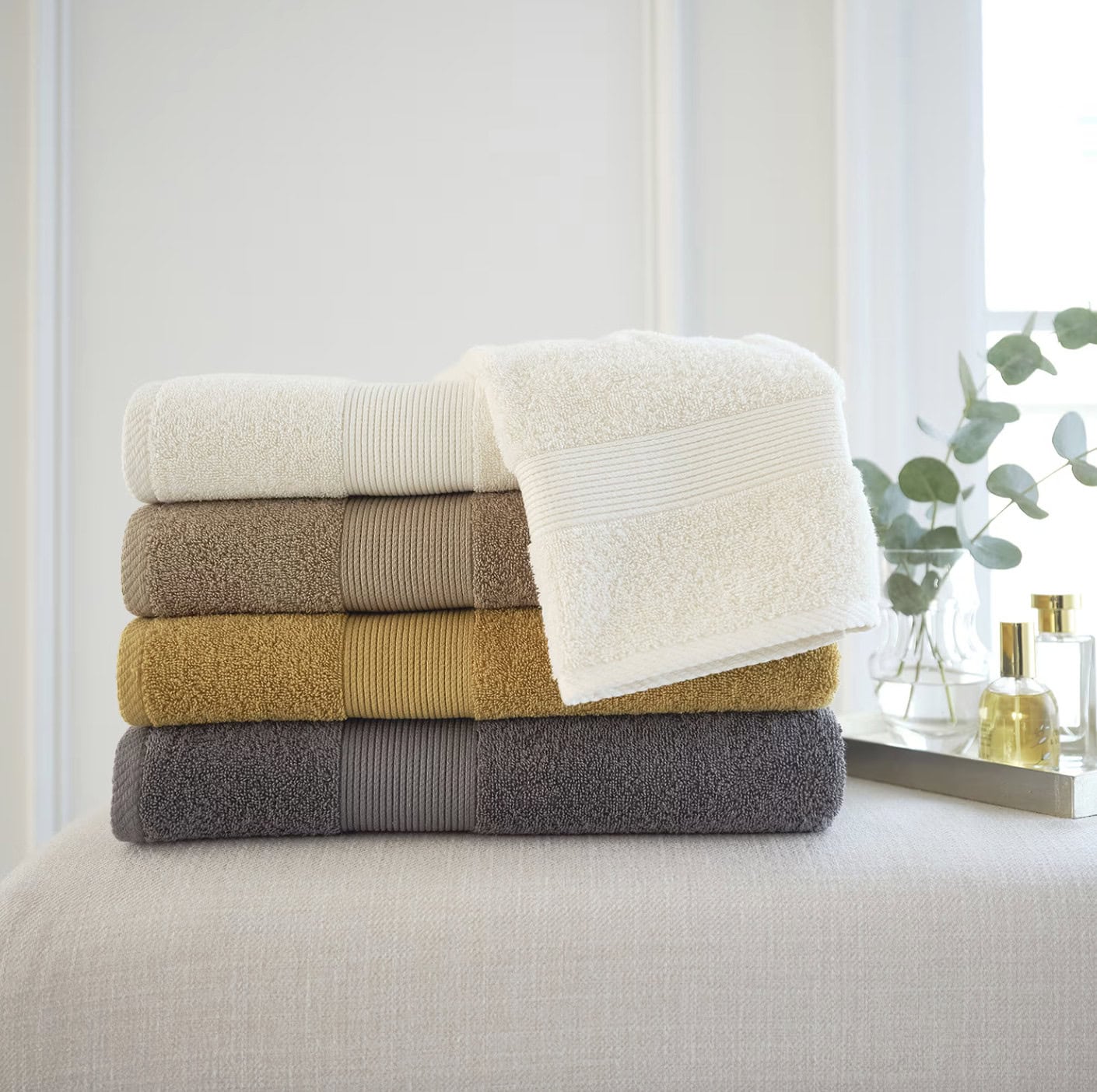 Liz Claiborne Signature Plush Bath Towel