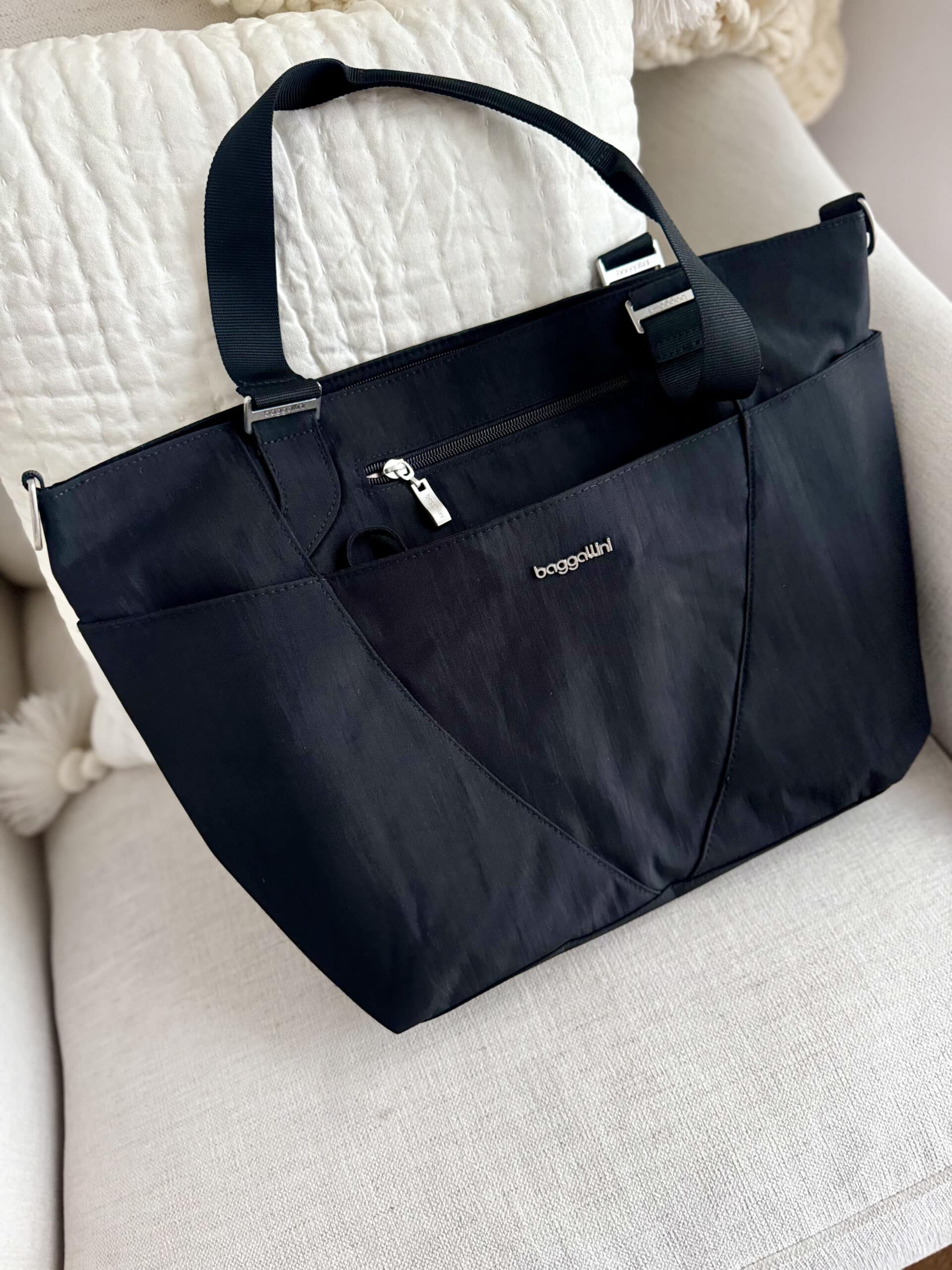 baggallini black avenue