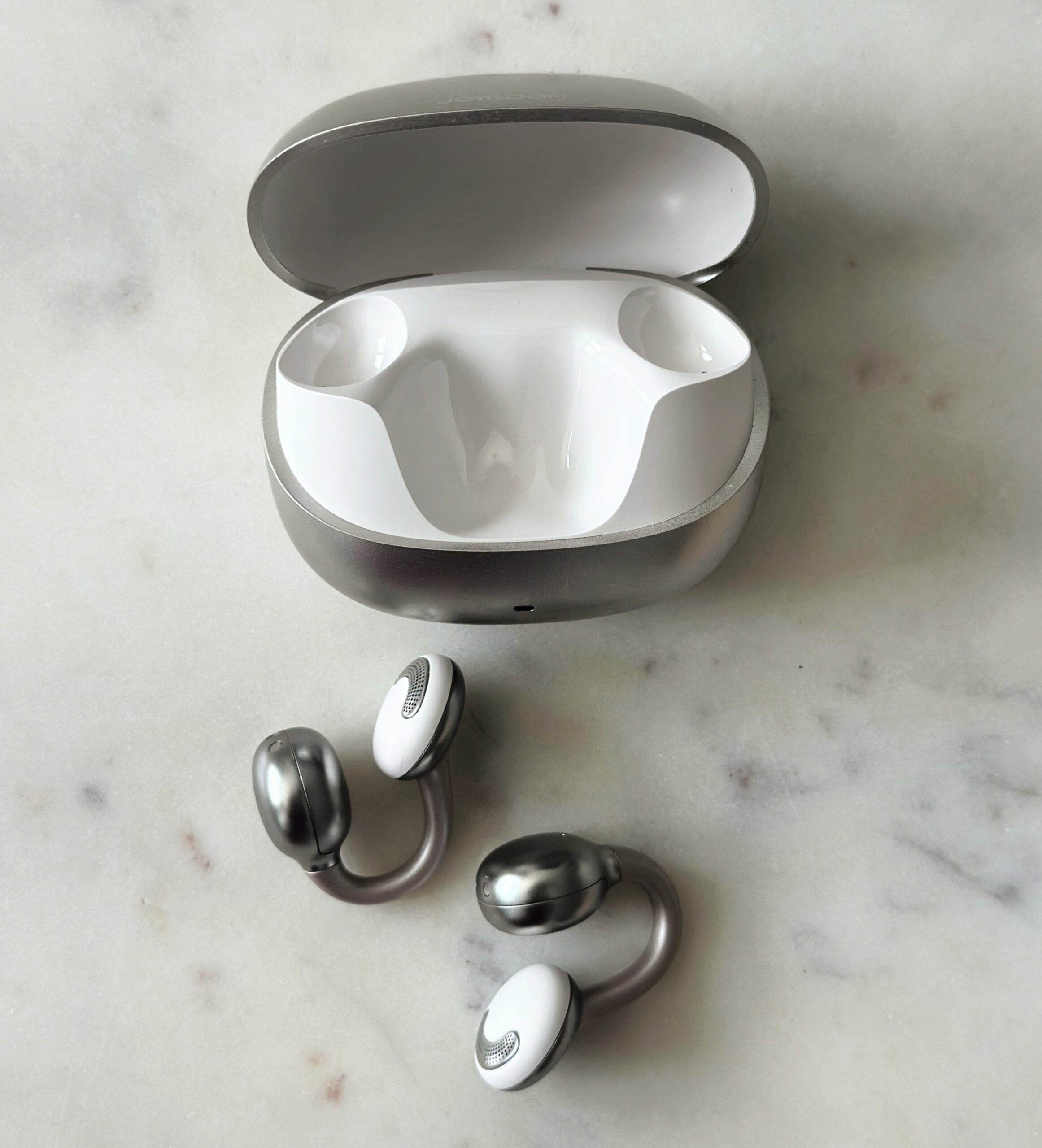 joyroom white earbuds