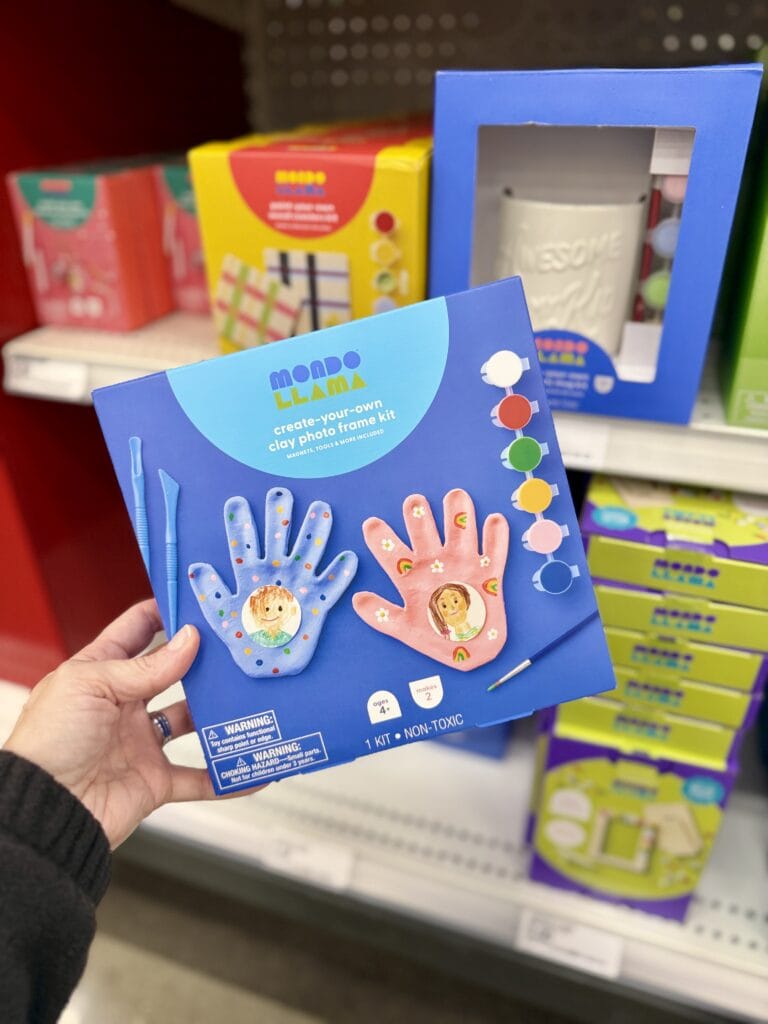 mondo llama hands