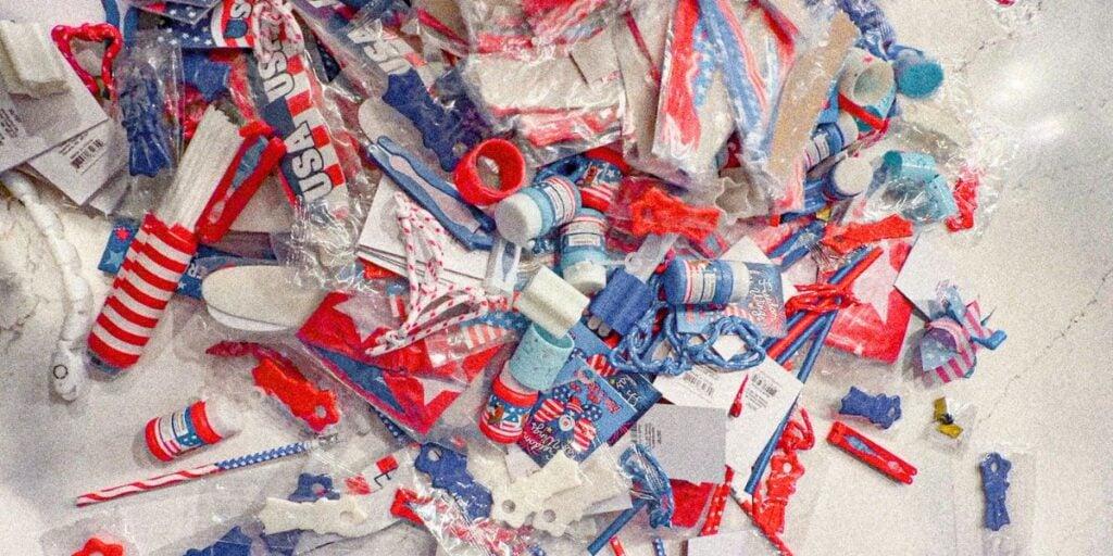 oriental trading Bulk 1,000-Pc. Patriotic Toy, Novelty & Handout Assortment