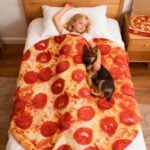 pepperoni pizza throw blanket (1)