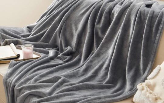 Bedsure fleece throw blanket