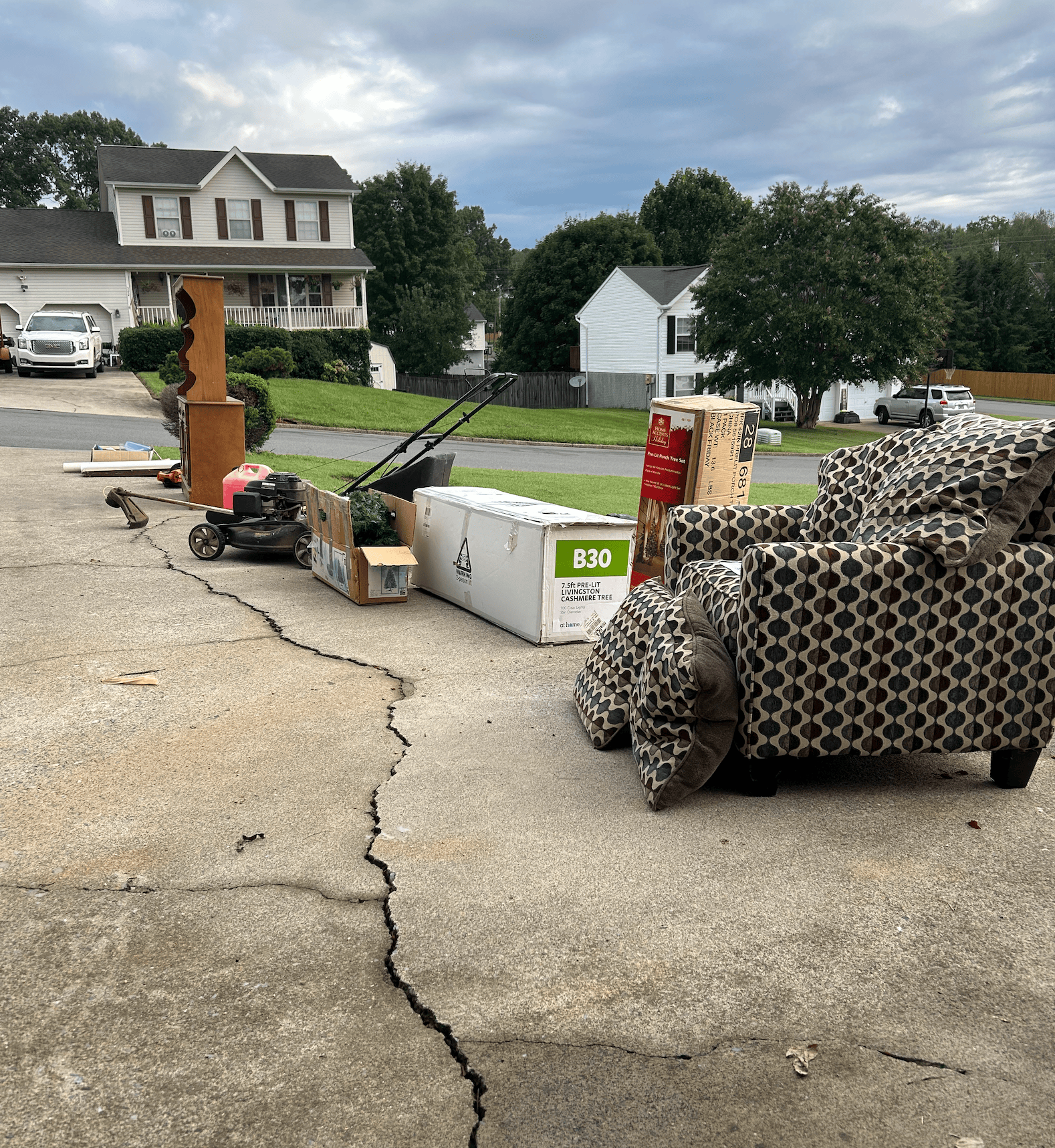 Yard Sale Tips - place items in driveway 