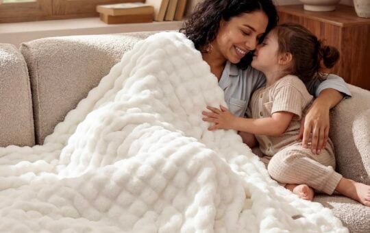 bedsure fleece bubble throw