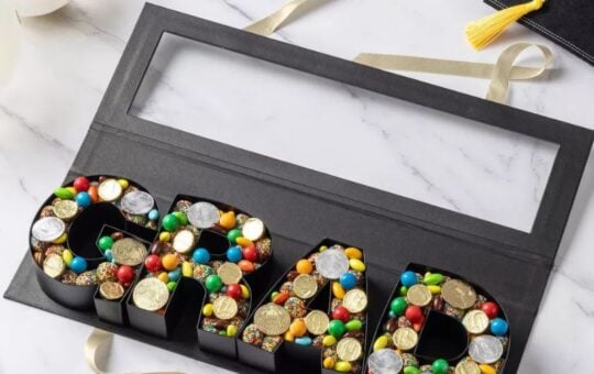 grad snackle box