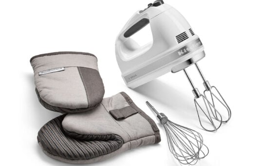 kitchen aid mixer and mits