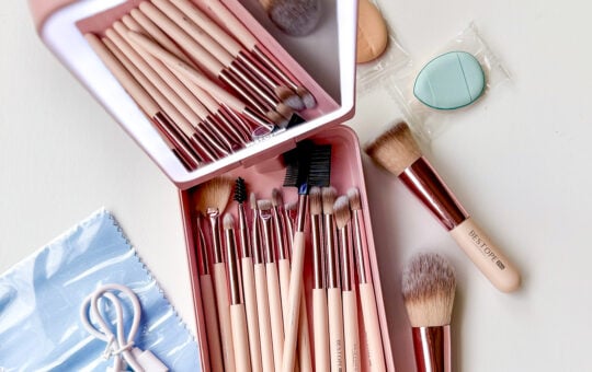 makeup brush box