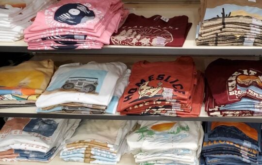 old navy graphic tees (1)