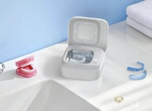 retainer cleaner andola white