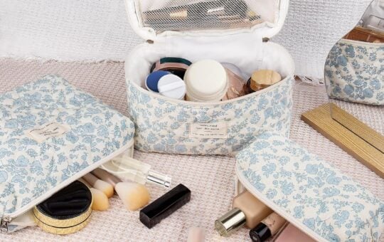 Gosect Quilted Makeup Bag Set, Large Floral Cosmetic Bag for Women, Cute Cotton Makeup Bag, Flower Travel Toiletry Organizer Bag(Color Coded Floral)