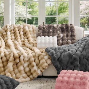 Faux Rabbit Bubble BlanketÂ