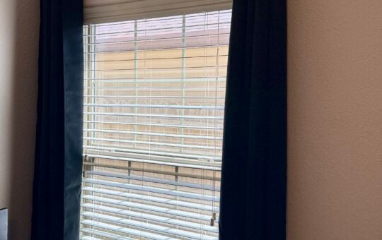 NICETOWN Blackout Curtains Open Window