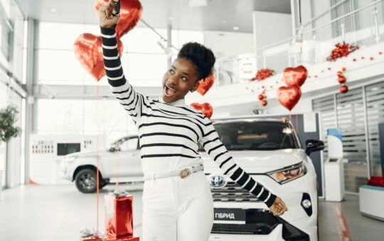 girl buying new car