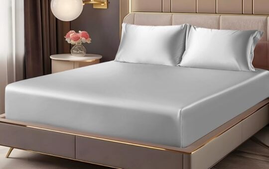 BEDELITE Satin Fitted Sheet and Pillowcases Set