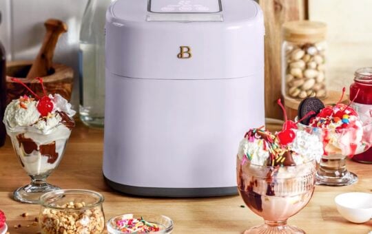 Beautiful 1.5 Qt Ice Cream Maker