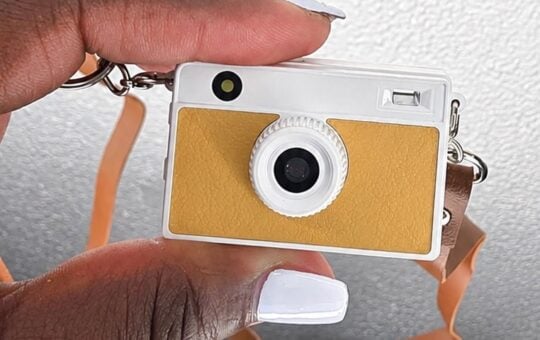 HOTU Mini Keychain Camera
