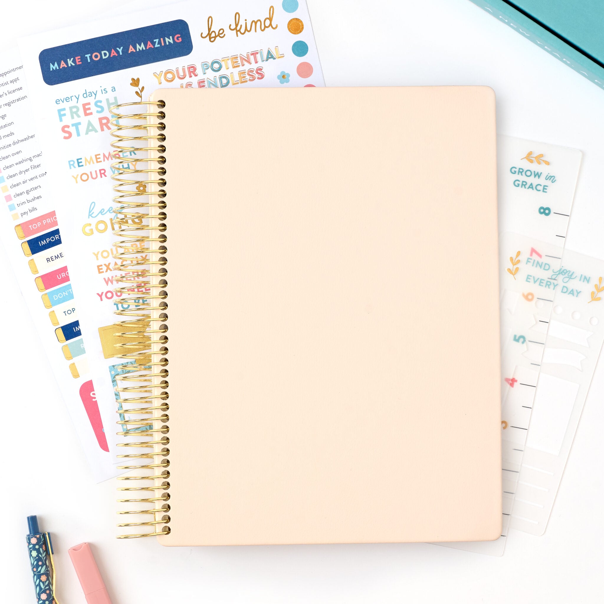 Home Planner 2027 COVR 001 - BLUSH