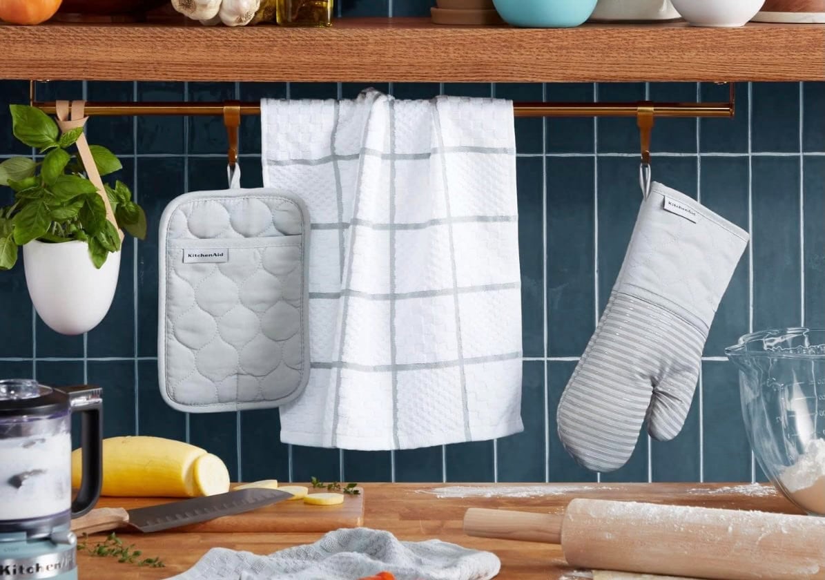 KitchenAid Oven Mitt, Pot Holder, Kitchen Towel KitchenAid Oven Mitt, Pot Holder, Kitchen Towel