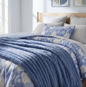 Mainstays Channel Faux Fur Blanket, Blue Jewel, Full:Queen, 86 in x 90 in