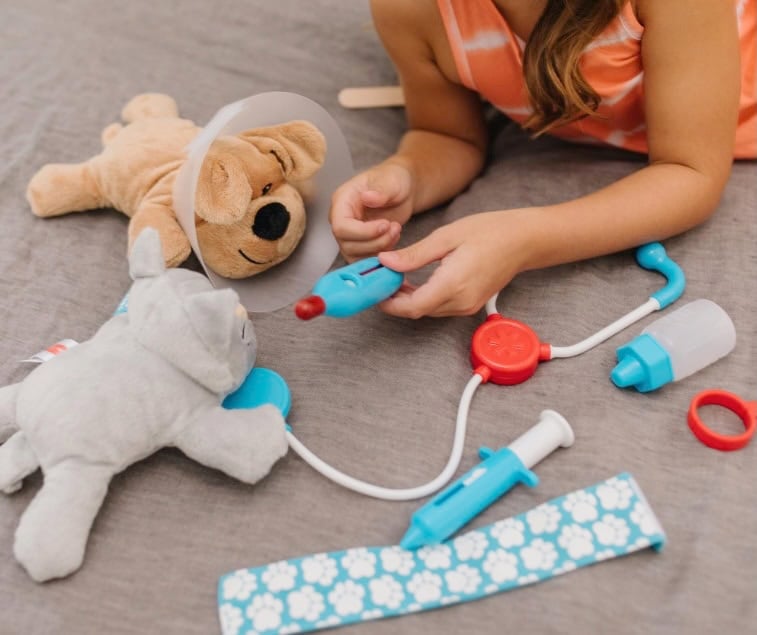 Melissa & Doug Examine and Treat Pet Vet Play Set