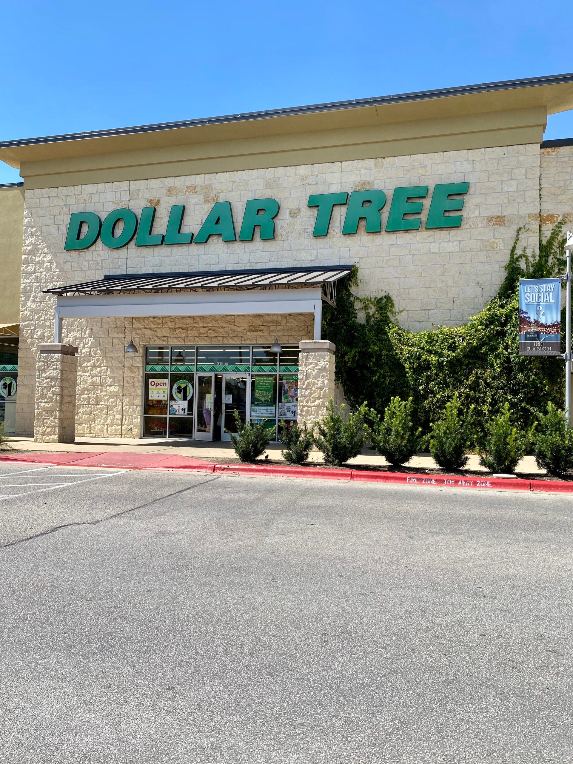 dollar tree storefront