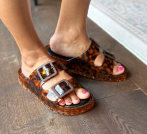 kristen tortoise jelly slides (1)