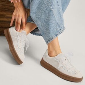 vilanva white sneakers
