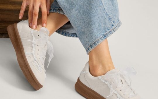 vilanva white sneakers