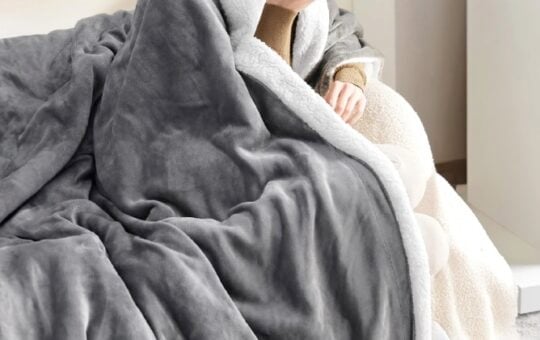 Bedsure Sherpa Fleece Throw Blanket