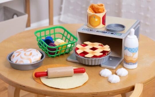 Melissa & Doug Make and Bake Pies Pretend Play Food Set