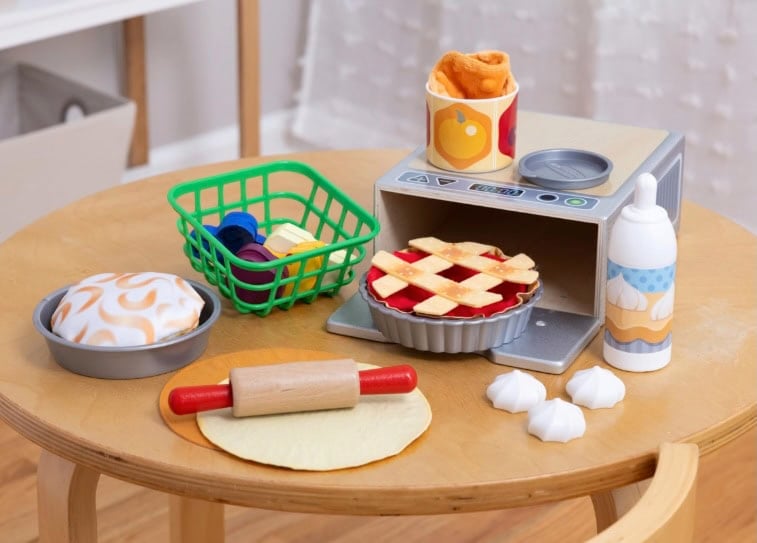 Melissa & Doug Make and Bake Pies Pretend Play Food Set Melissa & Doug Make and Bake Pies Pretend Play Food Set