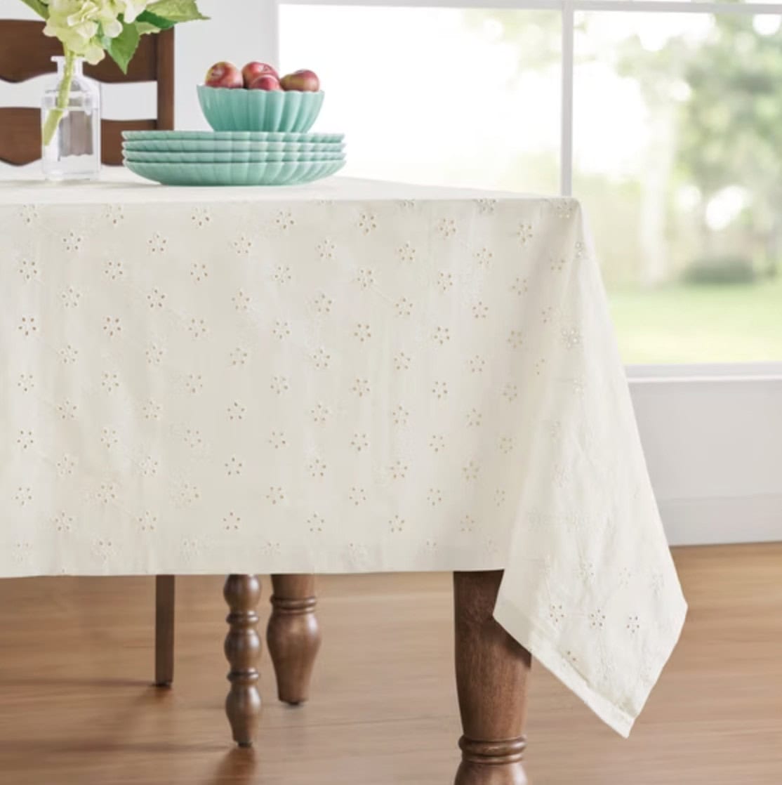 Pioneer Woman Eyelet Table Cloth