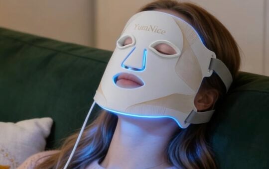 YUMNICE Red Light Therapy Face Mask
