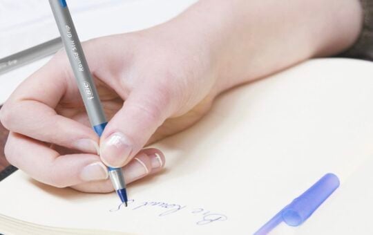 bic round stick grip pens