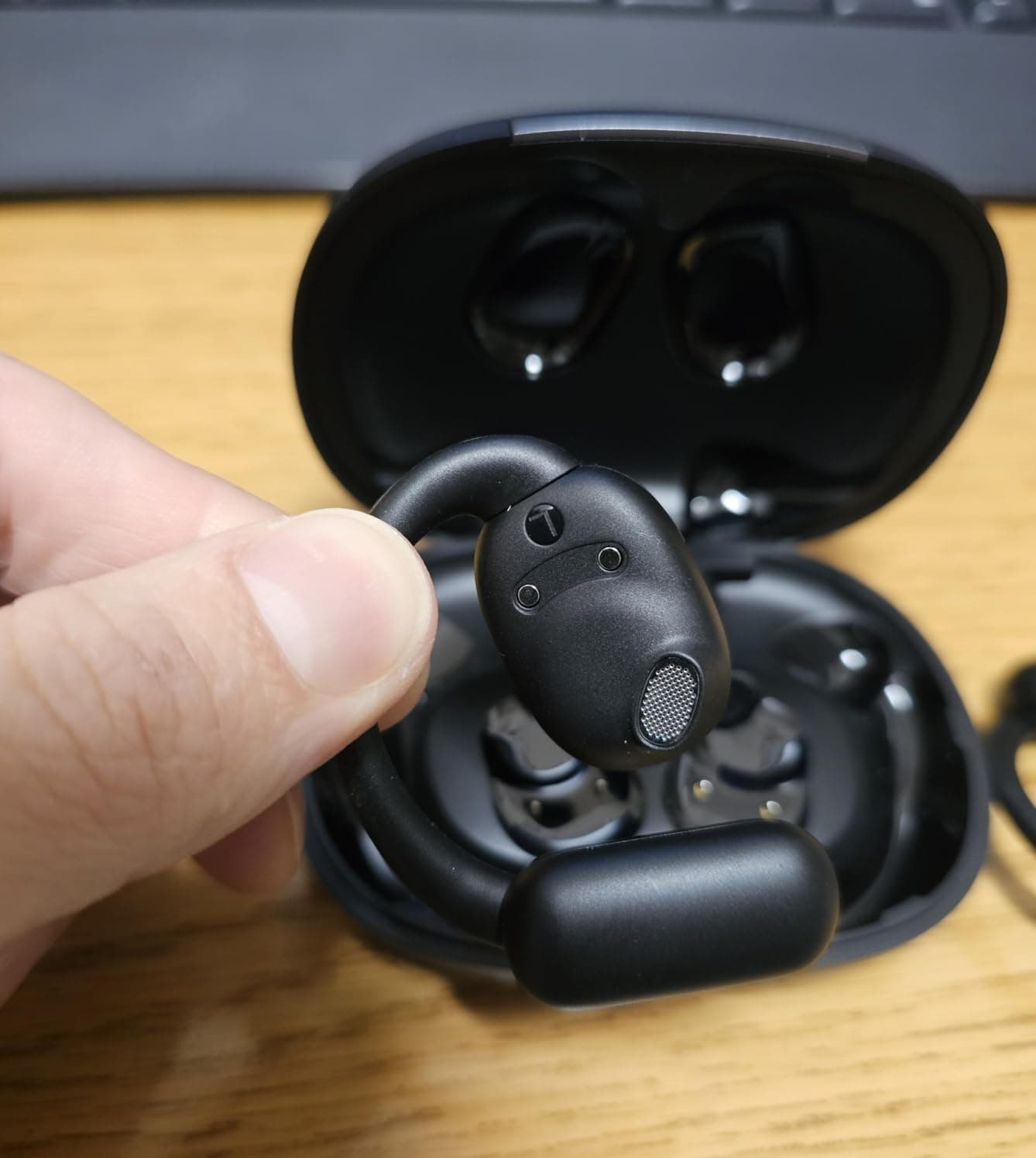 joyroom wireless earbud joyroom wireless earbud