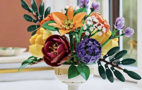 LEGO Botanicals Flower Arrangement Artificial Flowers Building Set
