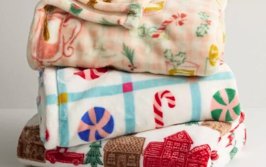 The Big One Holiday Oversized Supersoft Plush Throw Blanket