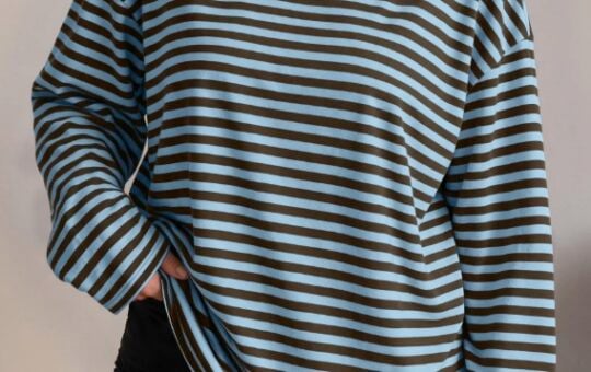 Trendy Queen Women's Striped Oversized Long Sleeve Shirt Top