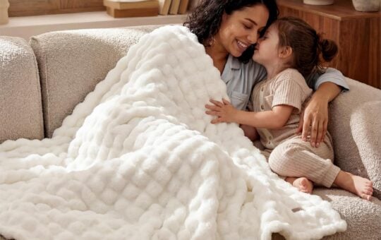 Bedsure Cloud Bubble Soft Cozy Throw Christmas Blankets Gift, White 50×60
