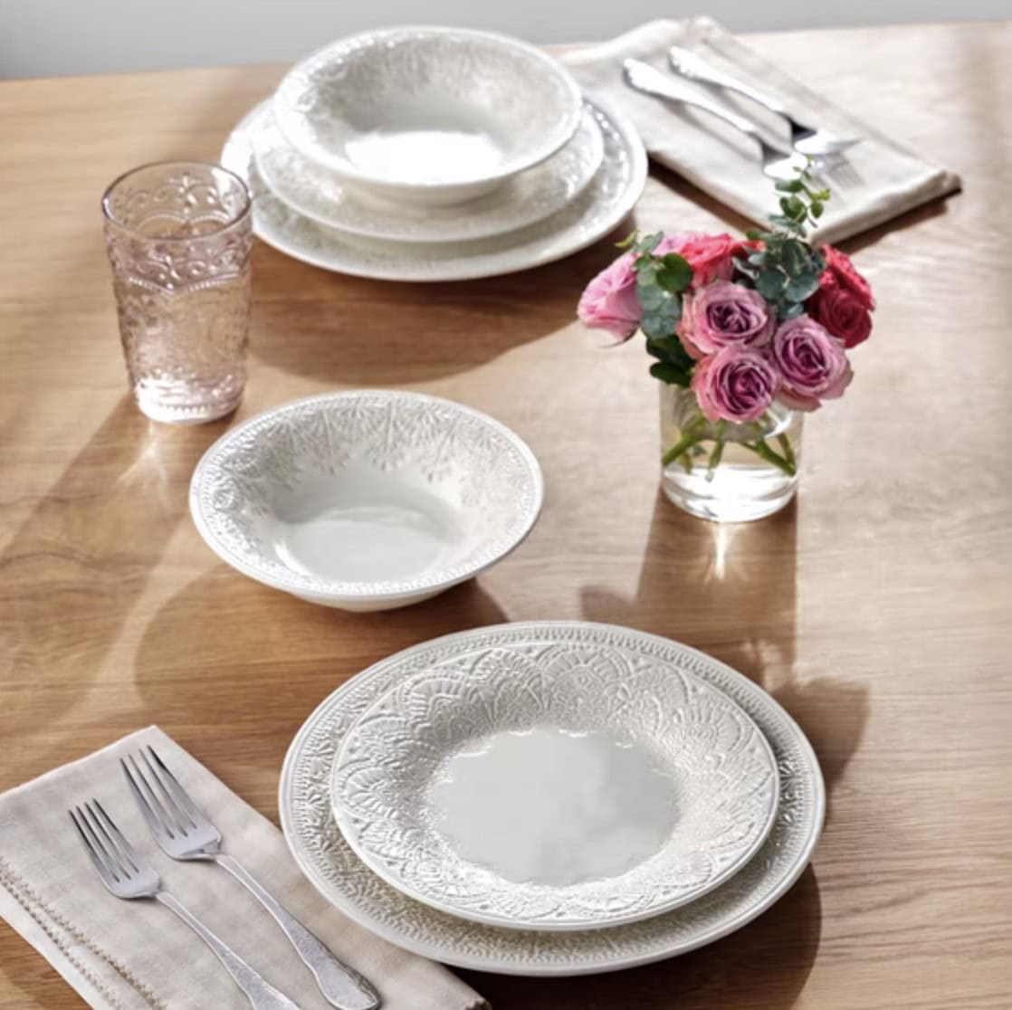 Pioneer Woman Vinatge Lace Dinnerware Pioneer Woman Vinatge Lace Dinnerware